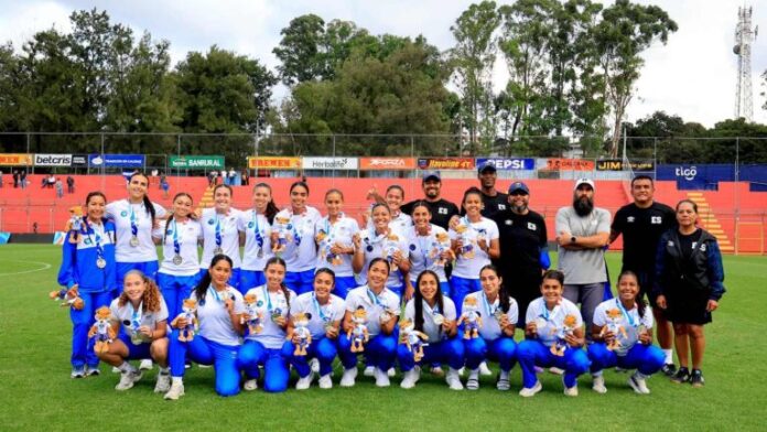 ESA-Plata-en-Futbol-femenino-Juegos-Centroamericanos-Guatemala-2025-29102025_05-768x432