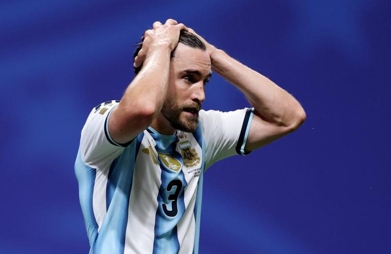 ATLANTA, GEORGIA - 7 de julio: Nicolás Tagliafico #3 de Argentina reacciona durante el partido de octavos de final de la Copa Mundial de la FIFA 2026 entre Argentina y Egipto en el Estadio de Atlanta el 7 de julio de 2026 en Atlanta, Georgia. (Foto de Patrick Smith - FIFA/FIFA vía Getty Images)