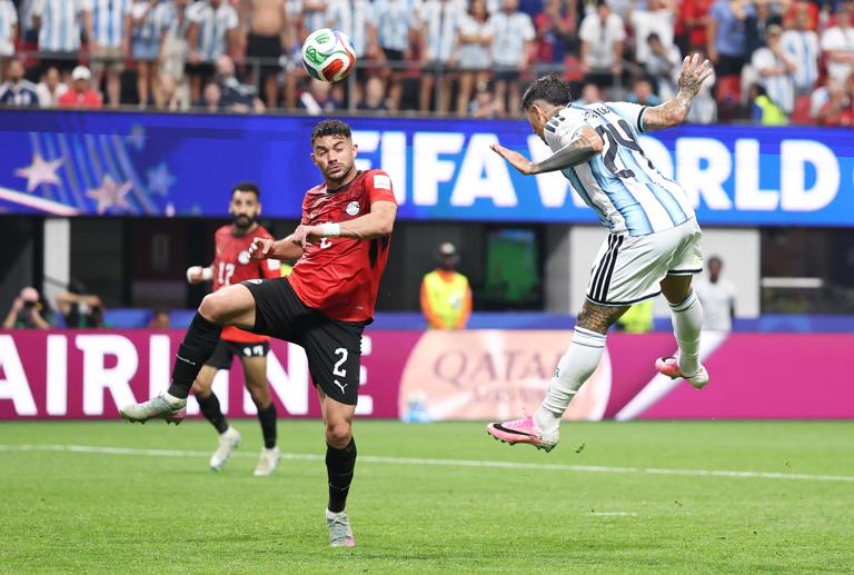 ATLANTA, GEORGIA - 7 de julio: Enzo Fernández #24 de Argentina anota el primer gol de su equipo durante el partido de octavos de final de la Copa Mundial de la FIFA 2026 entre Argentina y Egipto en el Estadio de Atlanta el 7 de julio de 2026 en Atlanta, Georgia. (Foto de Justin Setterfield/Getty Images)